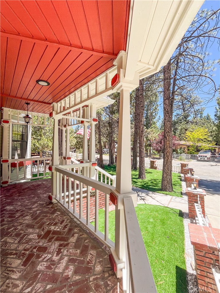1125 Hemlock Lane