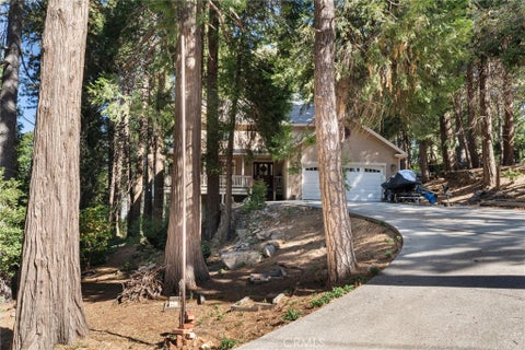 Photo of 23788 Inspiration RD, Crestline, CA 92325 (MLS # SB26219731)