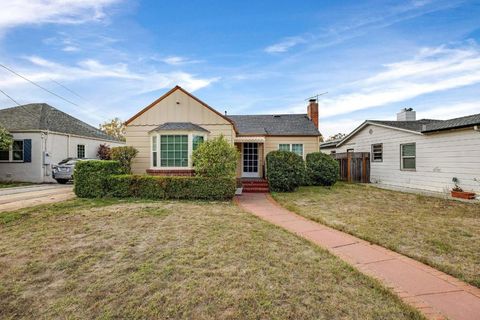 Photo of 162 Covington Street, Oakland, CA 94605 (MLS # ML82020798) Photo of 162 Covington Street, Oakland, CA 94605 (MLS # ML82020798)