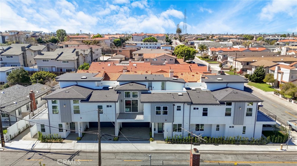 2622 Curtis Ave