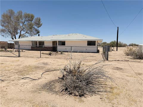 Photo of 30819 Athol LN, Newberry Springs, CA 92365 (MLS # HD26158614)