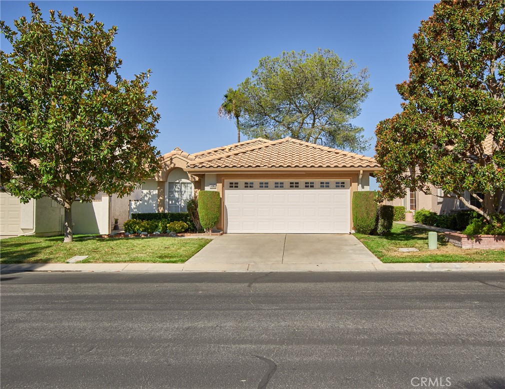 Snowbird Paradise – Live the Good Life in Sun Lakes! Looking for the perfect winter escape? This isn’t just a house—it’s the sought-after Glen Eagles floor plan right on the golf course in Sun Lakes Country Club.
With 2 bedrooms, 2 baths, fresh exterior paint, and fully furnished interiors, this home is truly move-in ready—just pack your suitcase and toothbrush!
Snowbird Lifestyle Awaits: Morning coffee on your patio with fairway views- Sunny afternoons at three pools (including indoor for cooler days)-
Tee times at two golf courses right at your doorstep-Evenings filled with dining, clubs, and live theatre performances
Why Sun Lakes?
Located just 20 minutes west of Palm Springs, Sun Lakes offers resort-style living with a warm, welcoming community—perfect for seasonal getaways or year-round enjoyment. Banning is convenient to Palm Springs, shopping, and top medical centers.
Low monthly HOA dues- Guard-gated 55+ community-
Better priced than Palm Springs or San Diego—with the same sunshine, less crowds, and unbeatable value!
Trade the snow for sunshine—your Glen Eagles golf course retreat is calling. Weather, value, and lifestyle all in one. Make this home yours today!