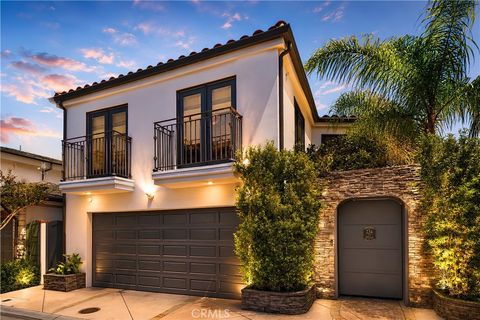 Photo of 234 Via Graziana, Newport Beach, CA 92663 (MLS # NP26111458)