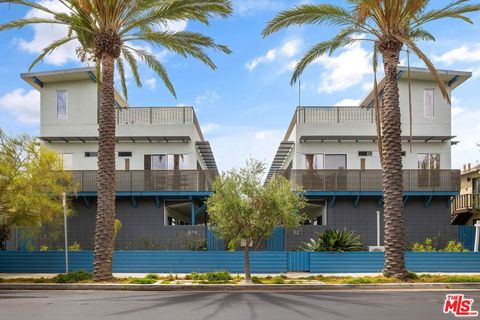 Photo of 621 San Juan Avenue #A, Venice, CA 90291 (MLS # 26855937)