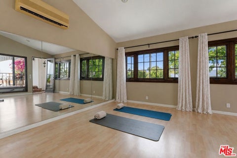 Tiny photo for 402 11th Street, Santa Monica, CA 90402 (MLS # 26871437)