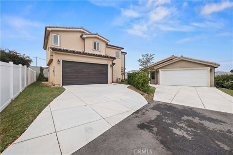 Photo of 12519 N Haleh Ln, Sylmar, CA 91342 (MLS # SR26223932)