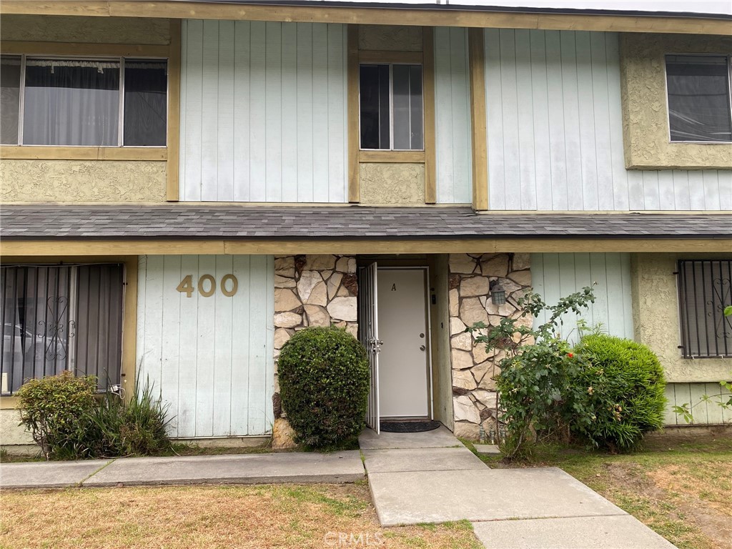 Welcome to this beautifully maintained 3-bedroom, 2.5-bath home located in the heart of Monterey Park.
This spacious unit features in-unit washer and dryer hookups, an attached 2-car garage, and includes water and trash in the rent. Conveniently situated just minutes from the 10 Freeway, it offers easy access to supermarkets, banks, parks, and a variety of dining options.
Rental Requirements:
Applicants must have a FICO score of 700 or higher. Please be prepared to provide three months of bank statements and paycheck stubs. Employment will be verified.