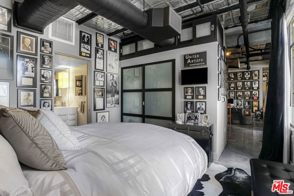 Photo of 6253 Hollywood Boulevard #903, Los Angeles, CA 90028 (MLS # 26689577)
