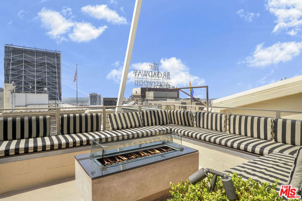 6253 Hollywood Boulevard 903
