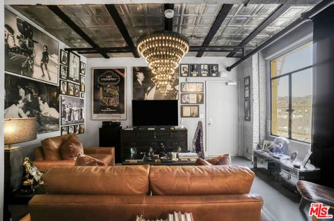 Photo of 6253 Hollywood Boulevard #903, Los Angeles, CA 90028 (MLS # 26689577)