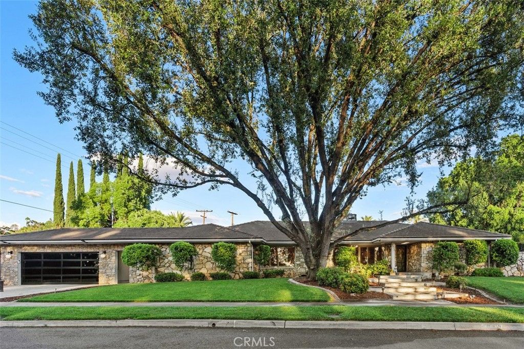 Photo of 5910 Victoria, Riverside, CA 92506 (MLS # IV26085043)