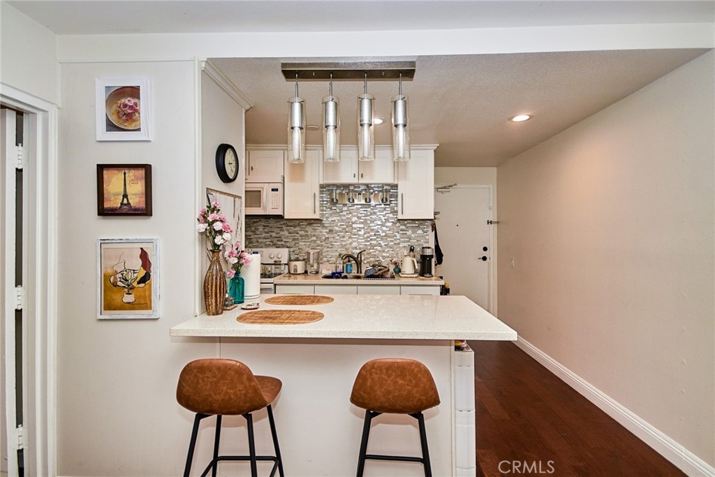 225 W 6th Street 206