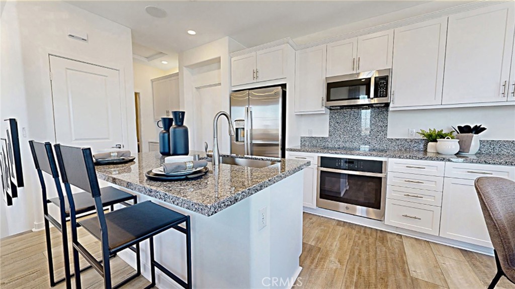 2835 E Amberley Privado
