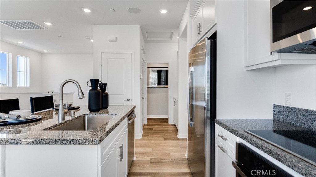 2835 E Amberley Privado
