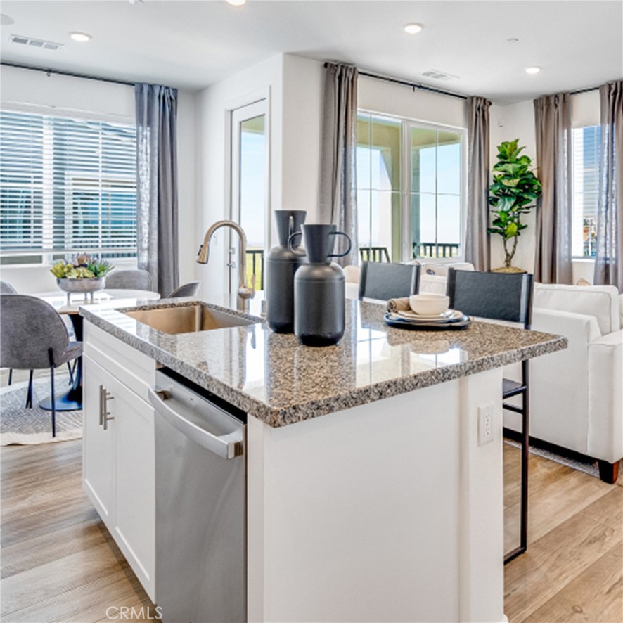 2835 E Amberley Privado