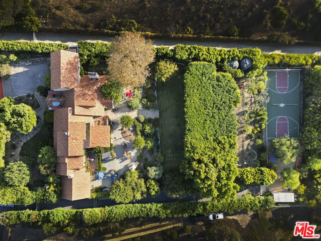 Photo of 6333 Gayton Place, Malibu, CA 90265 (MLS # 26666203)