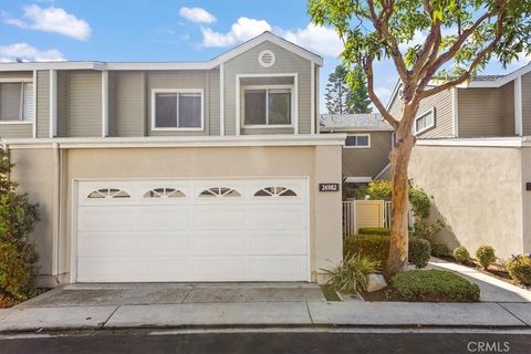 Photo of 26982 Stonehaven #77, Mission Viejo, CA 92691 (MLS # CV25179794) Photo of 26982 Stonehaven #77, Mission Viejo, CA 92691 (MLS # CV25179794)