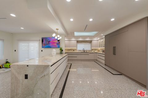 Photo of 688 Glenmore Boulevard, Glendale, CA 91206 (MLS # 26768797)