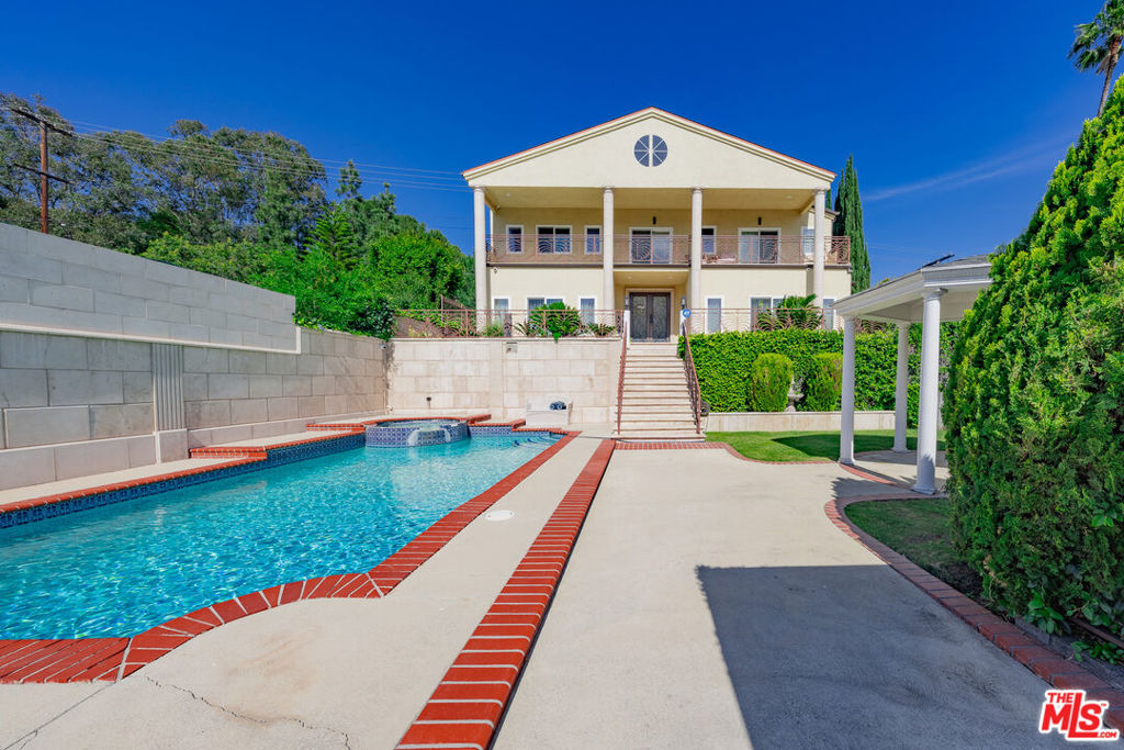 688 Glenmore Boulevard