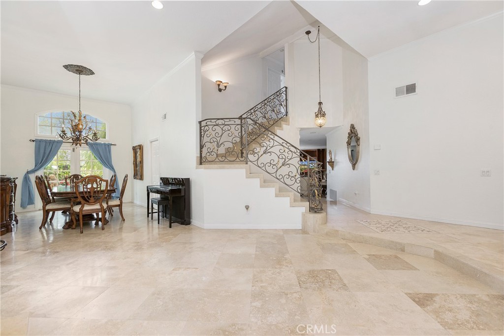 25242 Bentwood