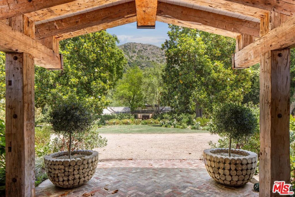 Photo of 3099 Mandeville Canyon Road, Los Angeles, CA 90049 (MLS # 26656213)