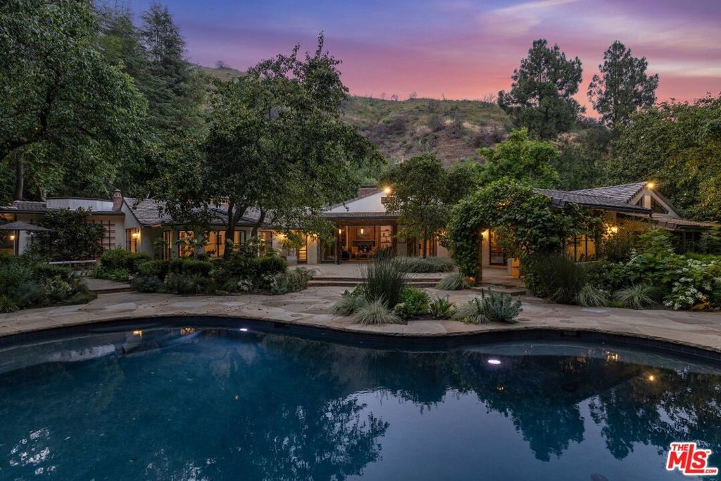 Photo of 3099 Mandeville Canyon Road, Los Angeles, CA 90049 (MLS # 26656213)