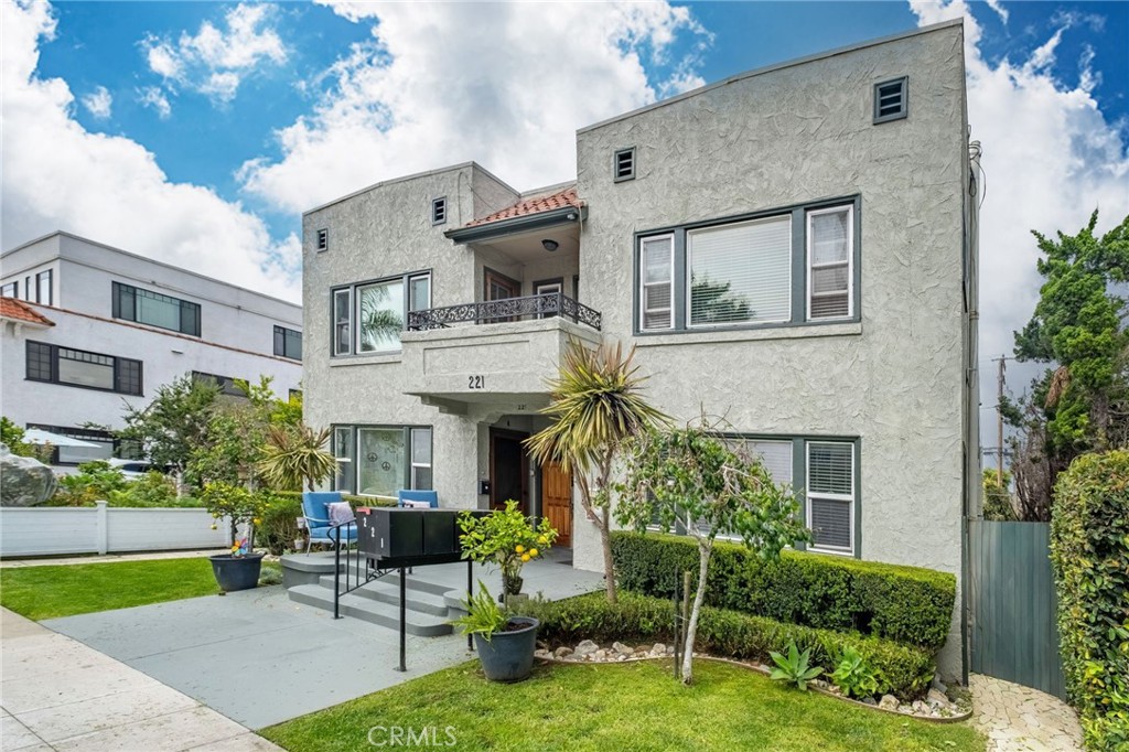 221 Belmont