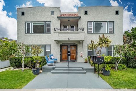 Photo of 221 Belmont AVE, Long Beach, CA 90803 (MLS # PW26097488)