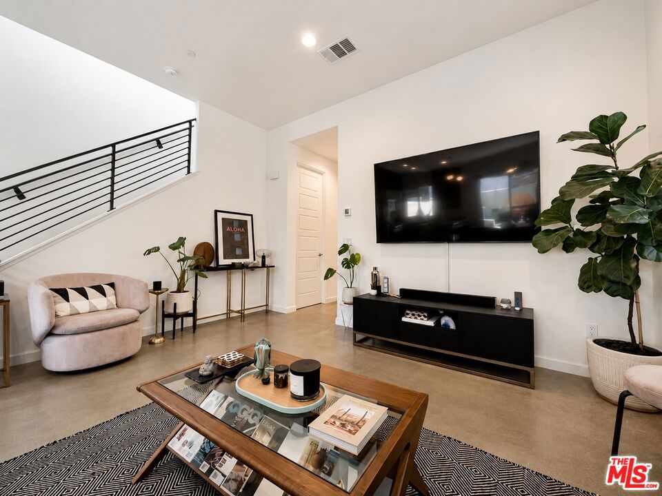 2693 Paragon Loop