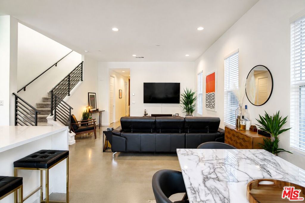 2693 Paragon Loop