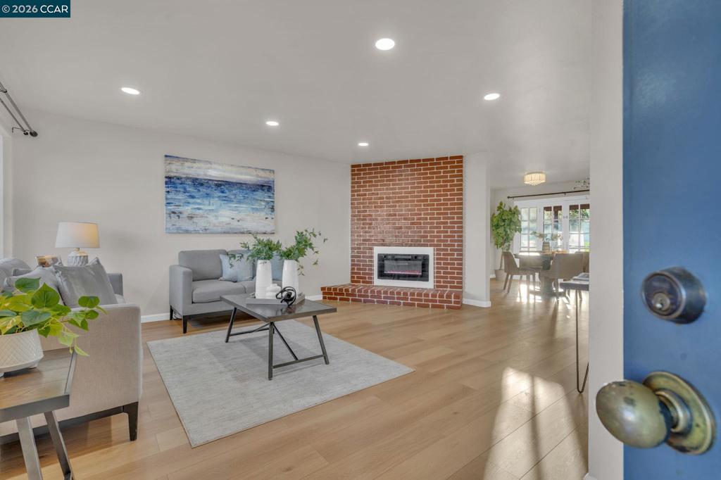 7472 7472 Blue Fox Way