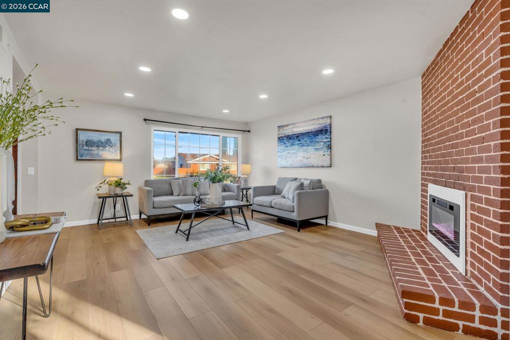 7472 7472 Blue Fox Way