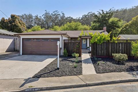 Photo of 1404 Flores Drive, Pacifica, CA 94044 (MLS # ML82048201)
