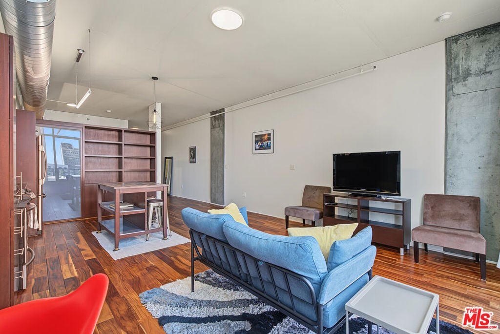 1111 S Grand Avenue 817