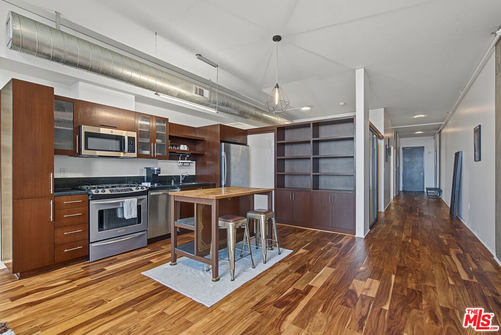 1111 S Grand Avenue 817