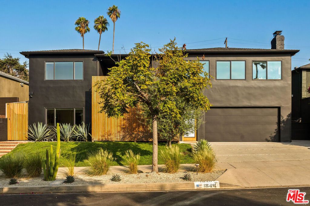 Photo of 1840 S Dunsmuir Avenue, Los Angeles, CA 90019 (MLS # 25593711)