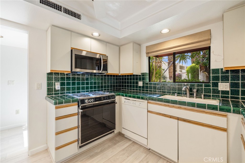 Canyon Granada (33420) - Residential