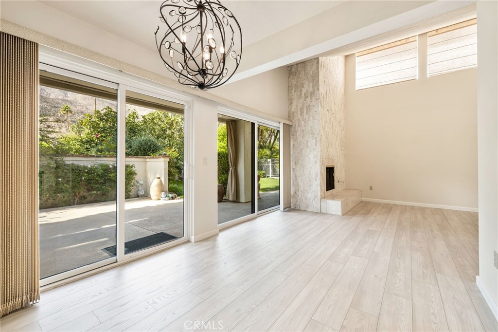 Canyon Granada (33420) - Residential