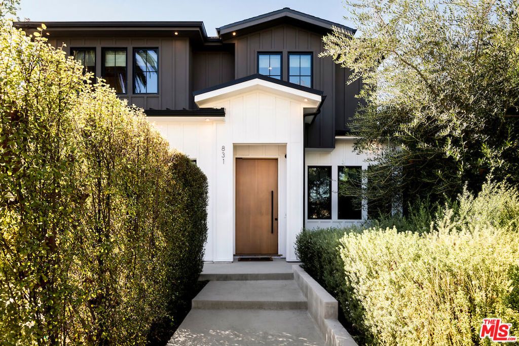 Photo of 831 N Spaulding Avenue, Los Angeles, CA 90046 (MLS # 26654609)