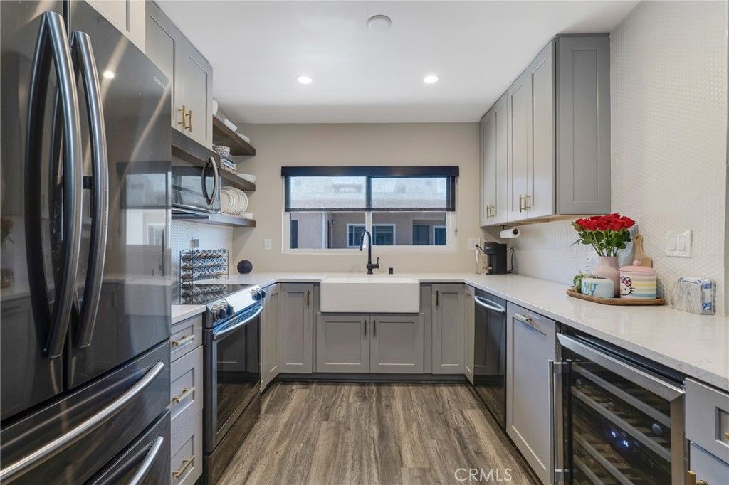 Photo of 5232 Corteen pl Pl #17, Valley Village, CA 91607 (MLS # SR26081709)