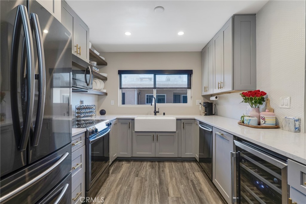 Photo 1 of 22 — 5232 Corteen pl 17, Valley Village, CA 91607