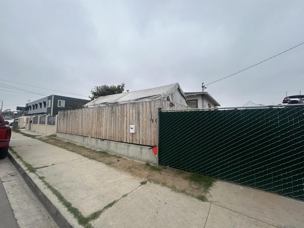 2-bedroom, 1-bathroom 660 sq ft fixer home nestled on a spacious 8,347 sq ft lot with R-4 zoning. Perfectly suited for savvy investors, this property offers ample space and zoning potential to expand, allowing for the addition of multiple ADUs. Ideal for buy-and-hold strategies or new construction projects. Its strategic location and zoning flexibility make it a rare find for investors seeking long-term growth opportunities. Don't miss out on this incredible investment opportunity.