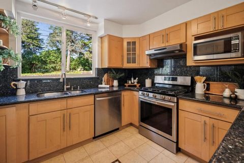 Tiny photo for 38 Wilshire Avenue, Daly City, CA 94015 (MLS # ML82037613)