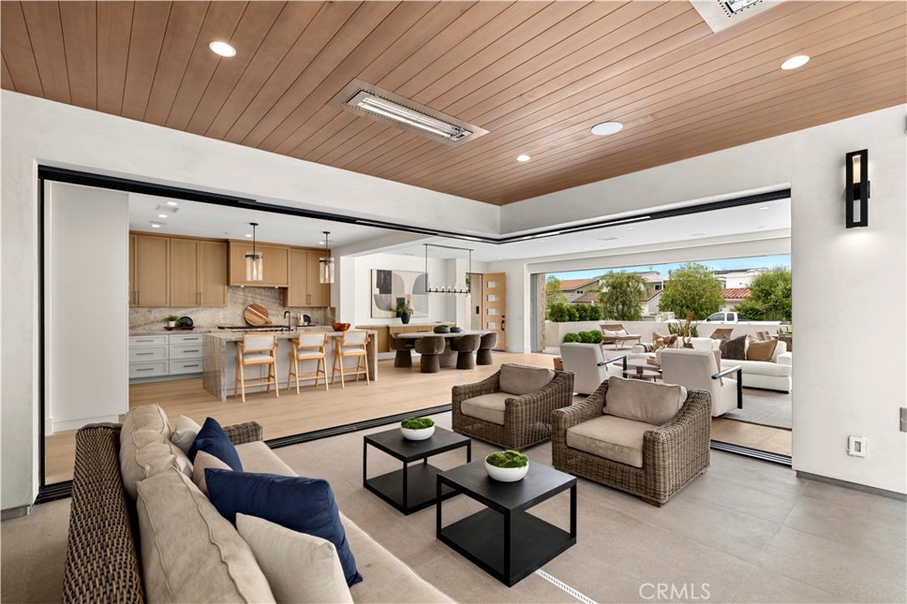 Corona del Mar North of PCH (CNHW) - Residential