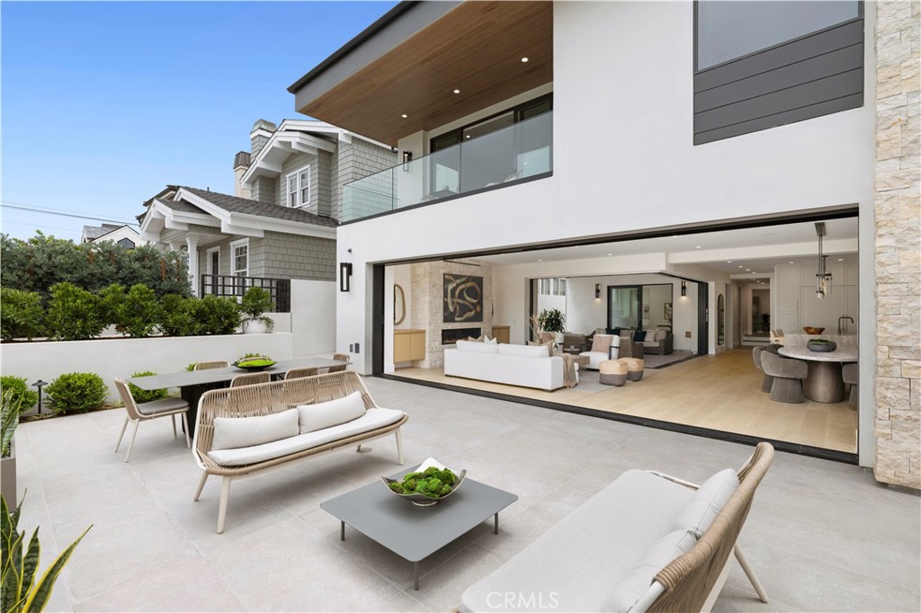Corona del Mar North of PCH (CNHW) - Residential