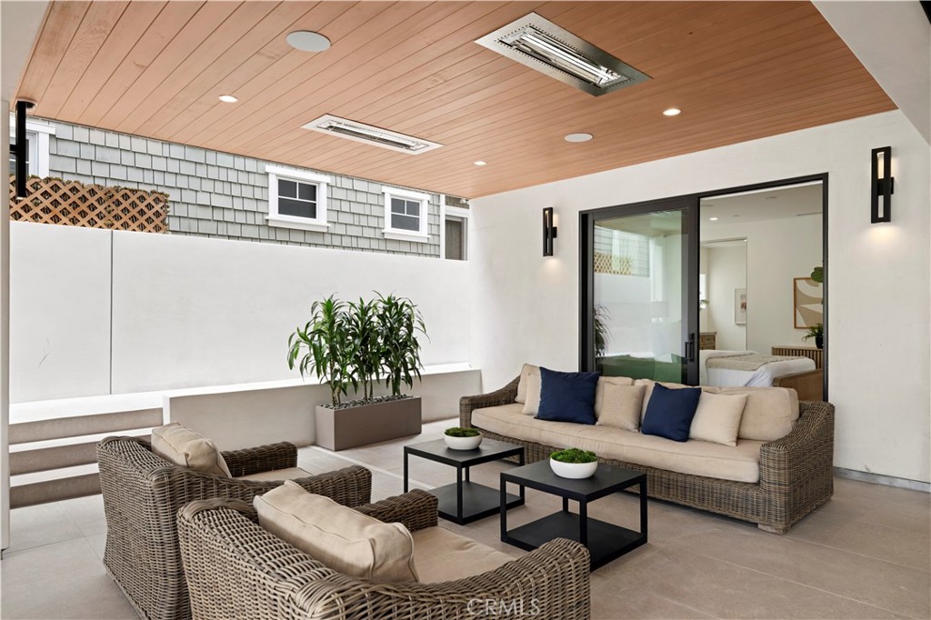 Corona del Mar North of PCH (CNHW) - Residential