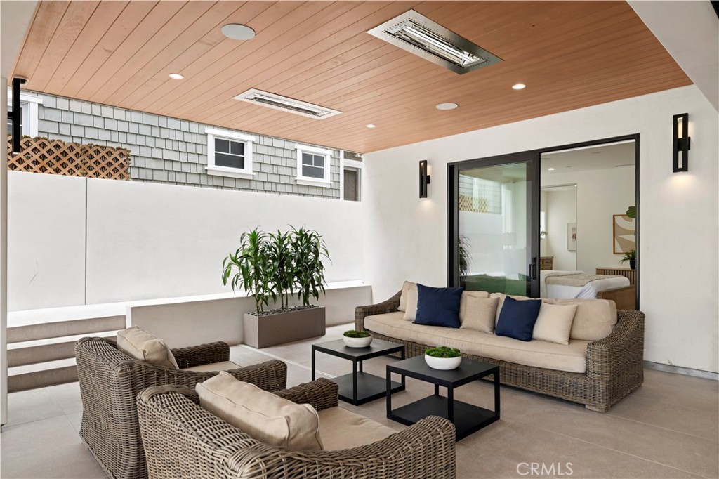 Corona del Mar North of PCH (CNHW) - Residential