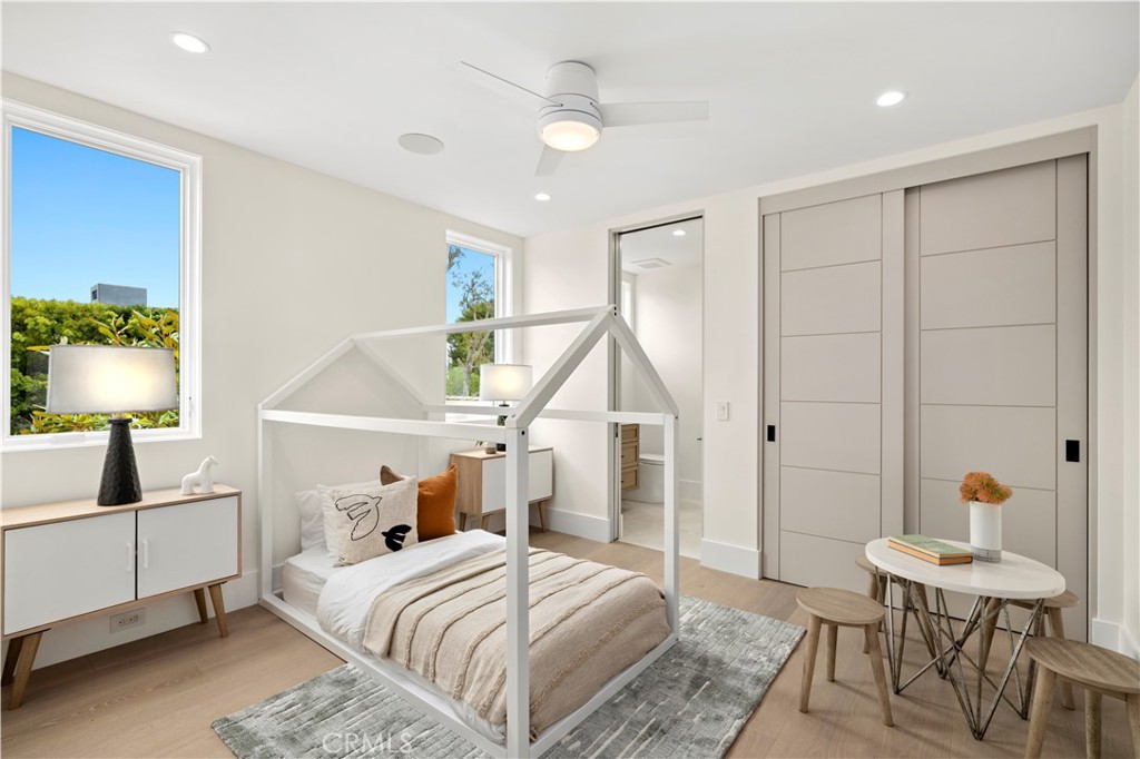 Corona del Mar North of PCH (CNHW) - Residential