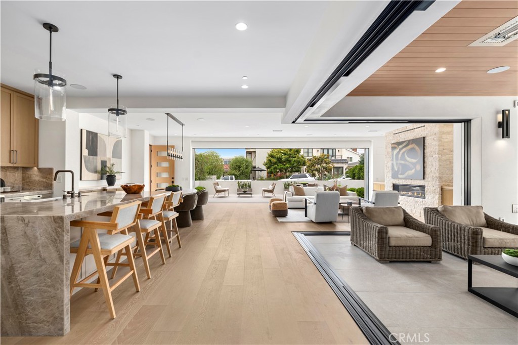 Corona del Mar North of PCH (CNHW) - Residential