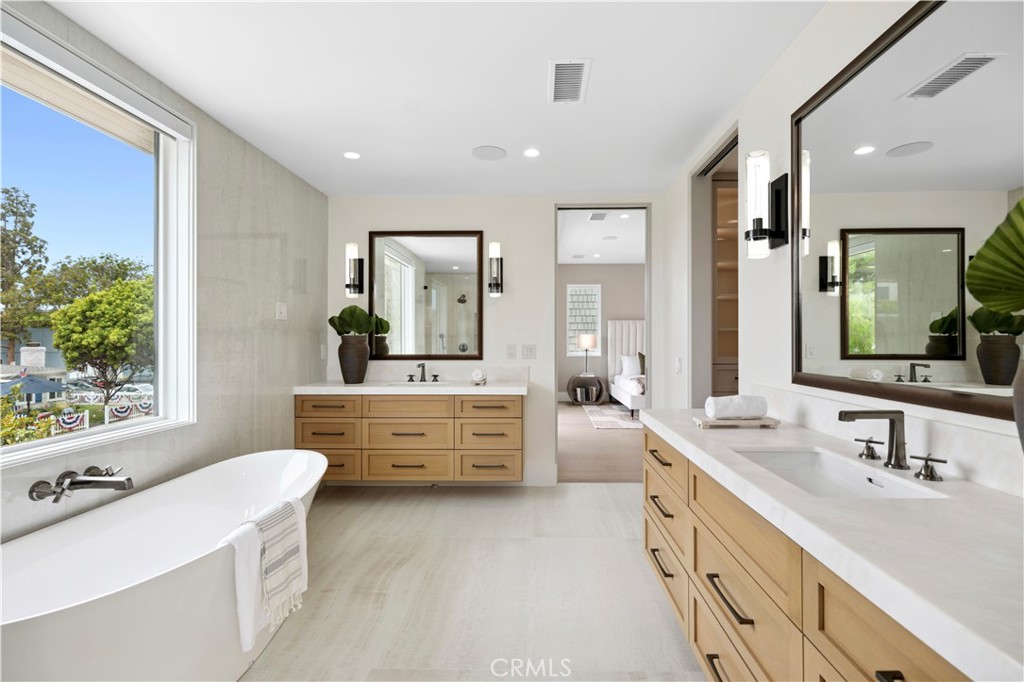 Corona del Mar North of PCH (CNHW) - Residential
